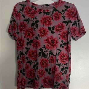Old Navy Short Sleeve Tee with red roses and green accents